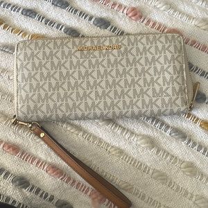 Micheal Kors Wallet